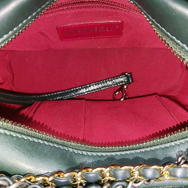Authenticated pre-owned  GABRIELLE Small Chevron, Quilted Calfskin Green - Shoulder Bag at Looply