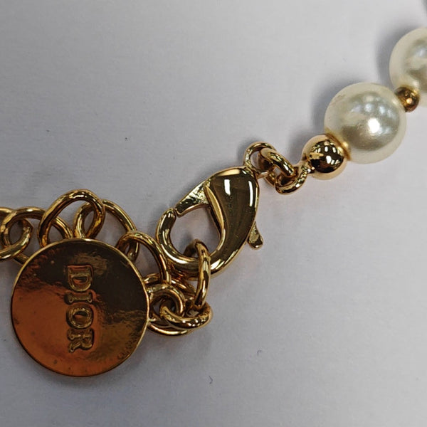 30 Montaigne Metal White Necklace