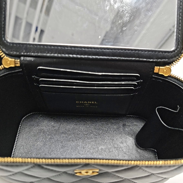 VANITY CASE Small Quilted Lambskin Black