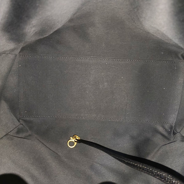 CHANEL 25 Medium Quilted Grained Calfskin Black