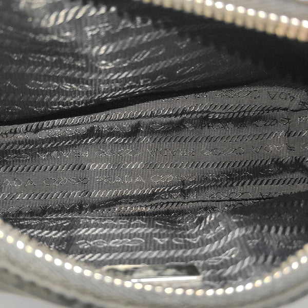 Authenticated pre-owned  Re-Edition2005 Nylon Black - Shoulder Bag at Looply