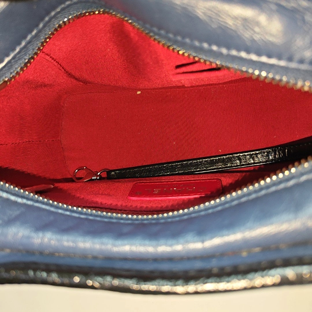 Authenticated pre-owned  GABRIELLE Quilted Calfskin Blue - Crossbody Bag at Looply