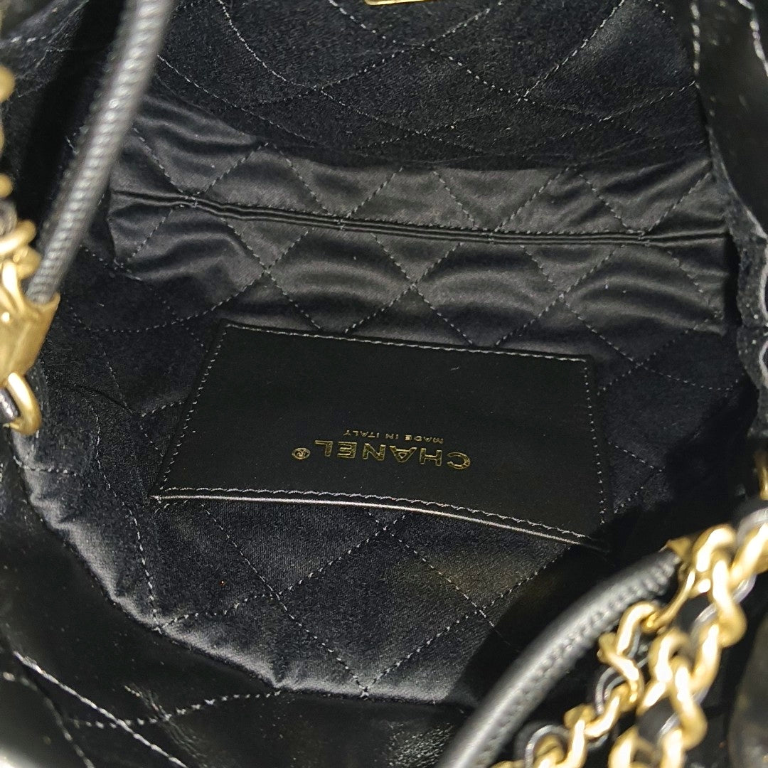 CHANEL 22 Mini Quilted Calfskin Black