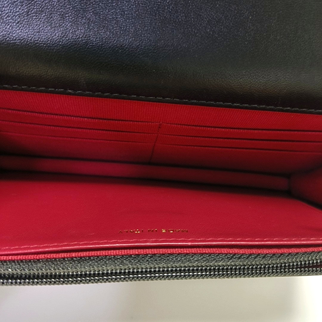 CHANEL 19 WOC Piel de Cordero Acolchada Negra