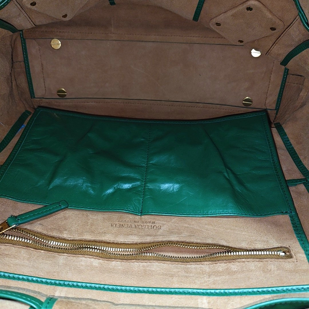 Arco Medium Calfskin Green