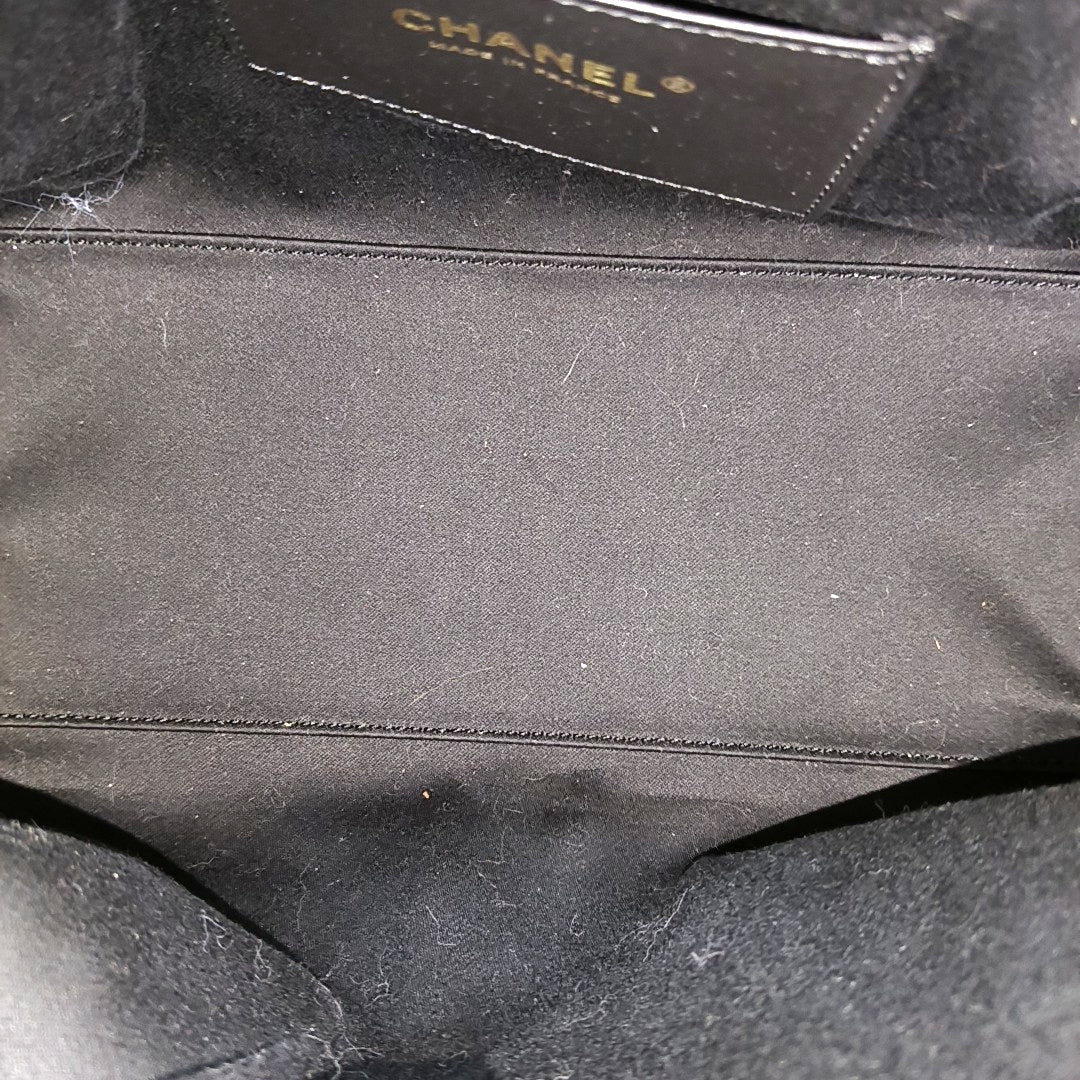 CHANEL 25 Small Quilted Grained Calfskin Black