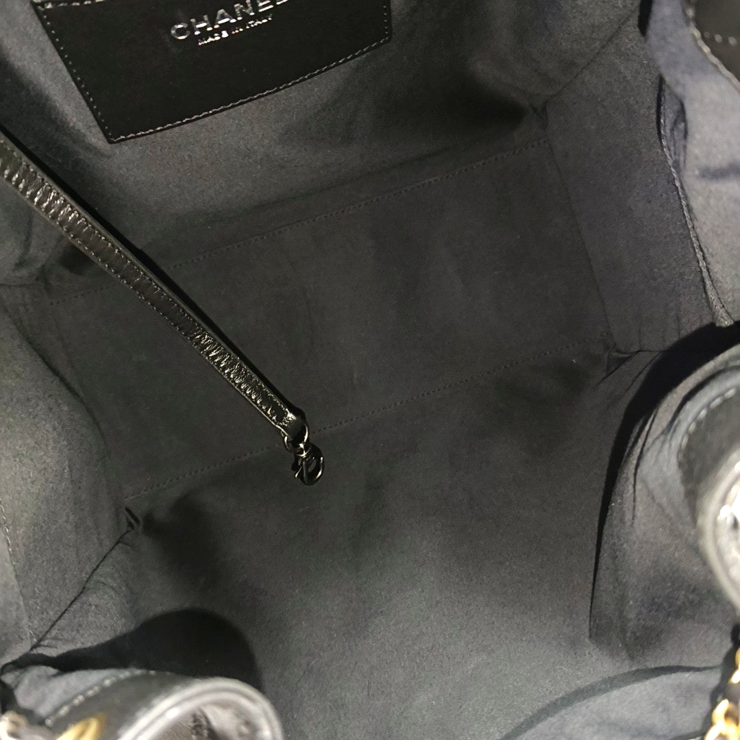 CHANEL 25 Medium Quilted Calfskin Black