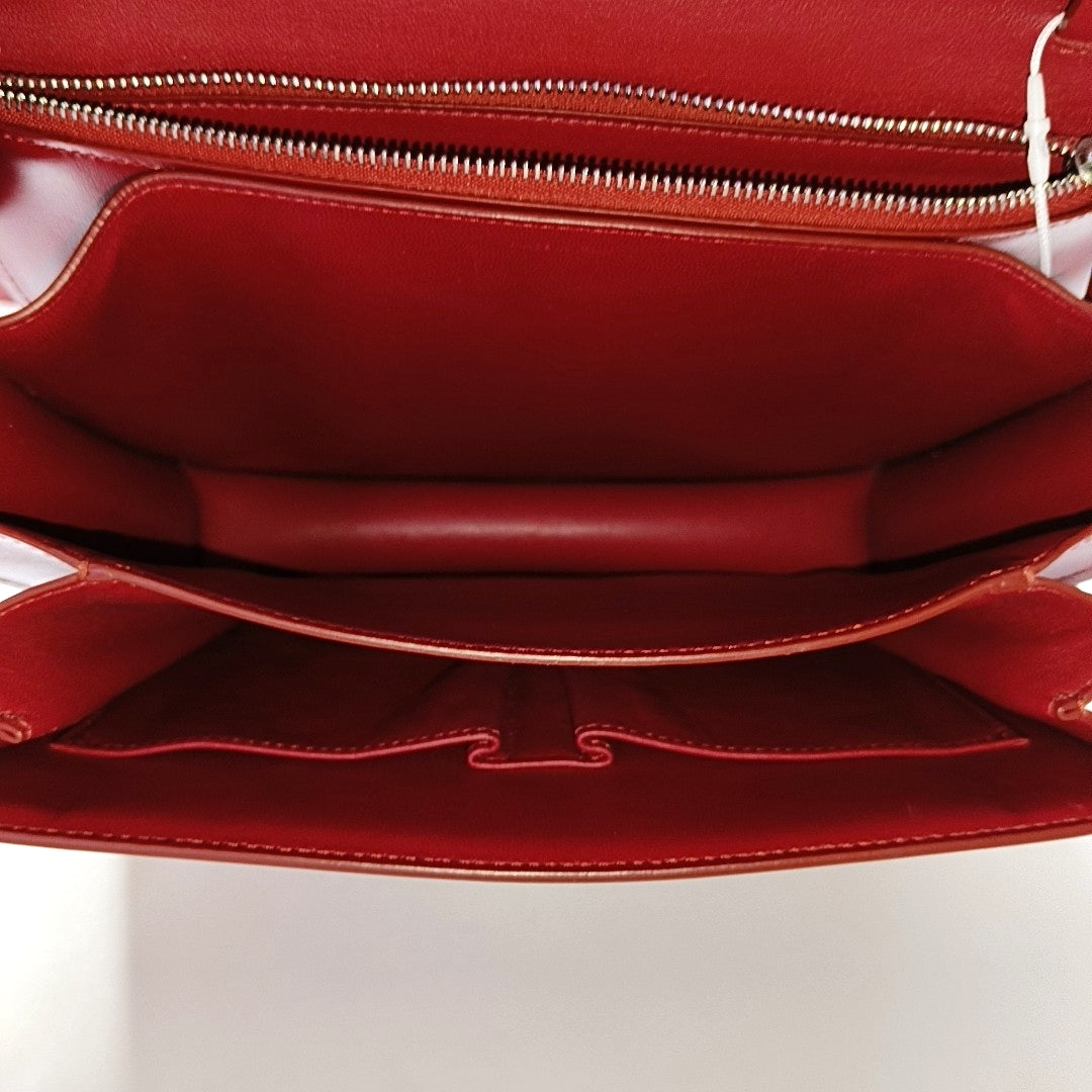 Authenticated pre-owned  CLASSIC BOX Medium Calfskin Red - Shoulder Bag at Looply