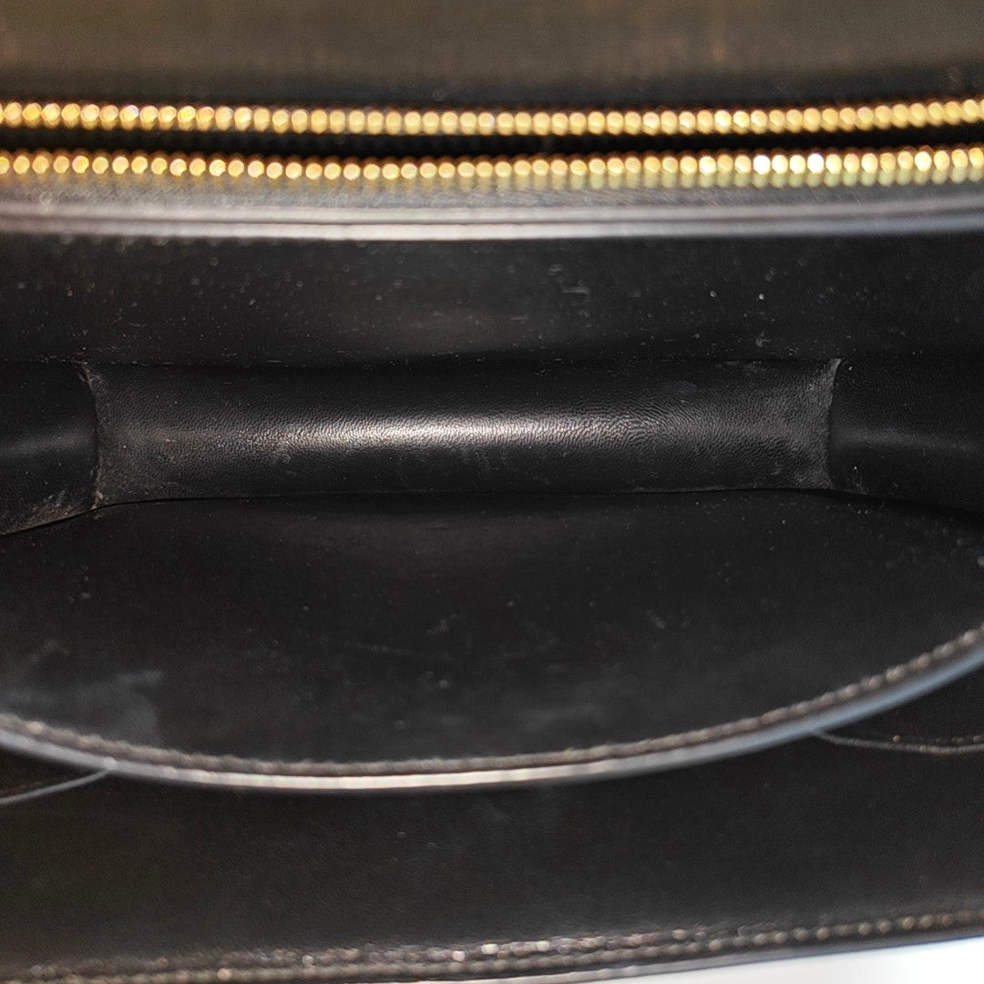 CLASSIC BOX Medium Calfskin Black