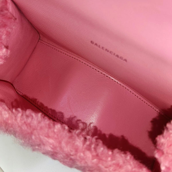 Hourglass Mini Sheepskin Pink