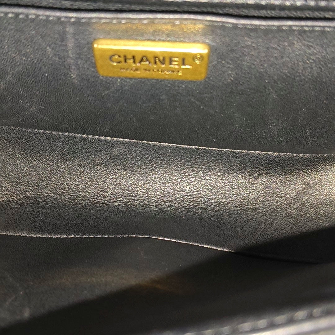 Authenticated pre-owned  BOY CHANEL Medium Lambskin Black - Shoulder Bag at Looply