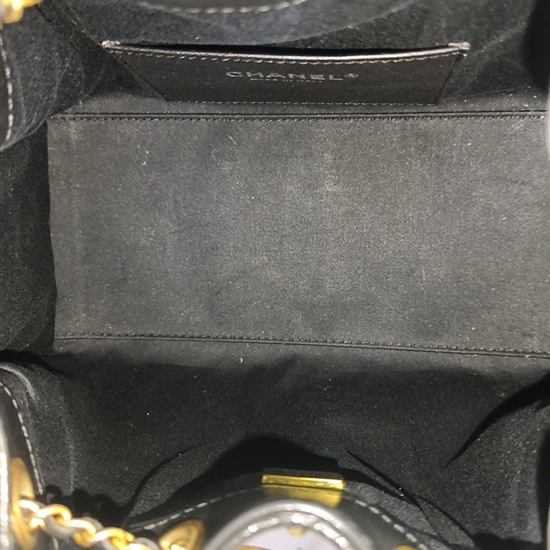 CHANEL 25 Small Quilted Waxed Cafskin Black