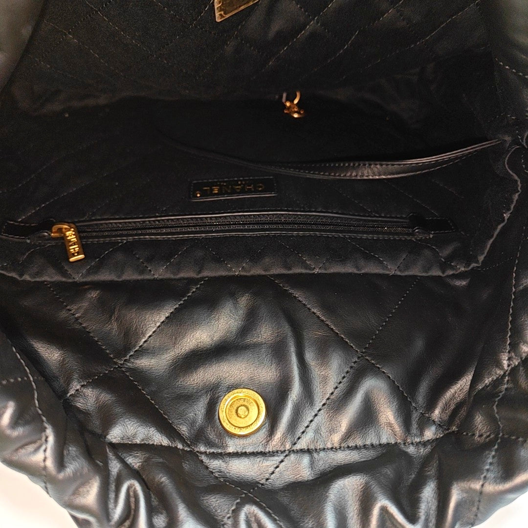 CHANEL 22 Small Quilted Calfskin Black