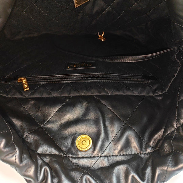 CHANEL 22 Small Quilted Calfskin Black