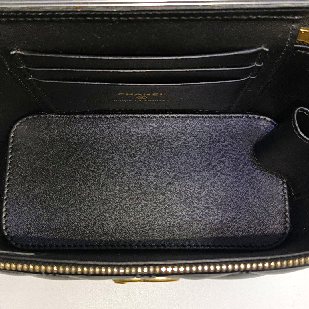 Authenticated pre-owned  VANITY CASE Quilted Lambskin Black - Shoulder Bag at Looply