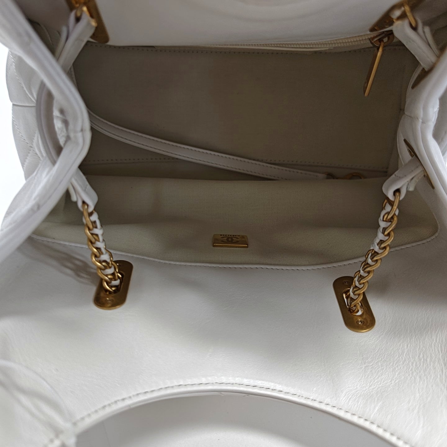 25P Quilted Lambskin White