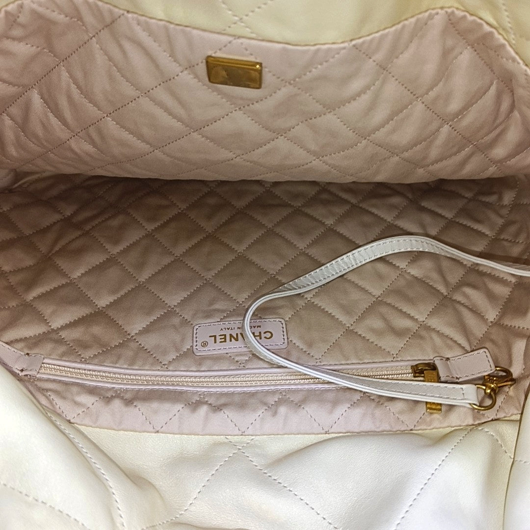 CHANEL 22 Medium Quilted Calfskin White