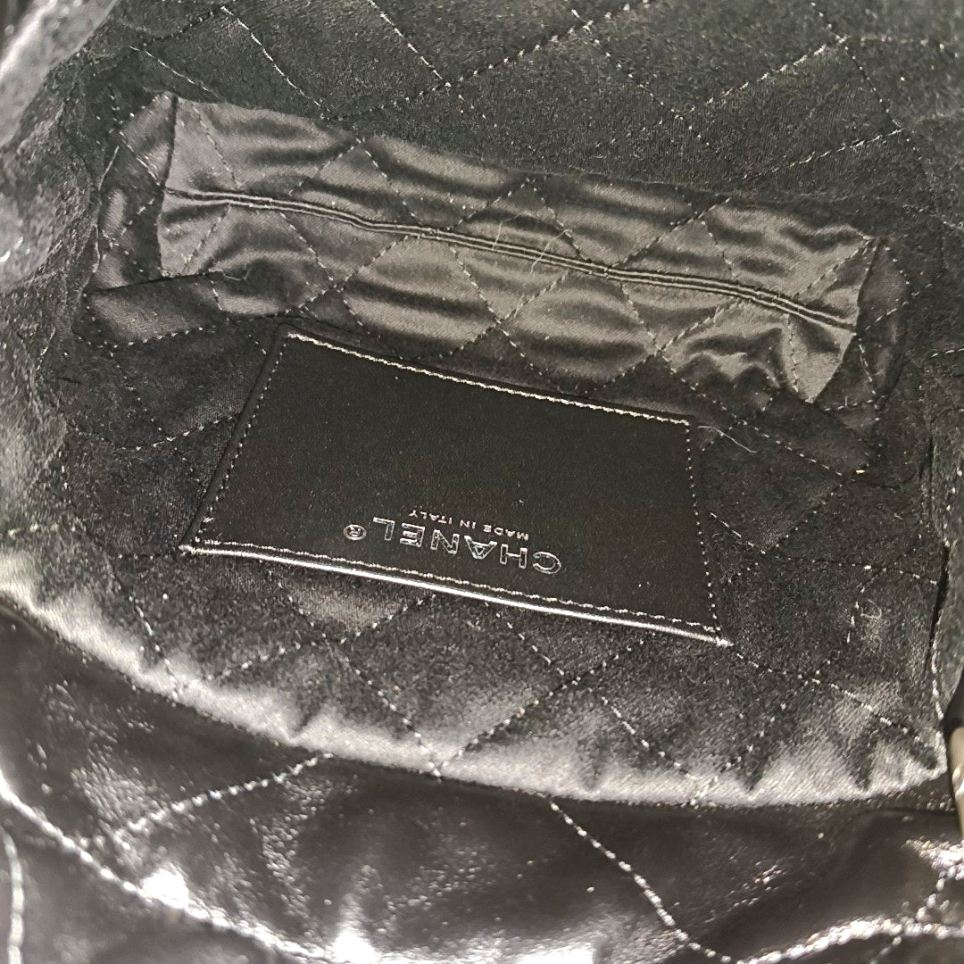 CHANEL 22 Mini Quilted Calfskin Black