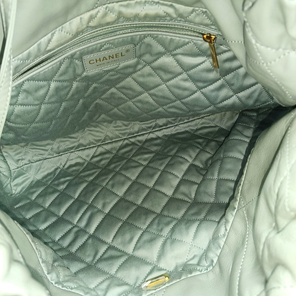 CHANEL 22 Medium Quilted Calfskin Green