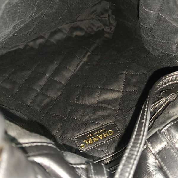 CHANEL 22 Small Quilted Calfskin Black