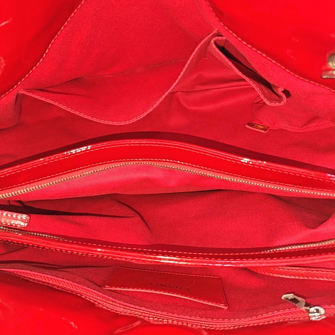 JUST MADEMOISELLE Large Quilted Patent Leather Red