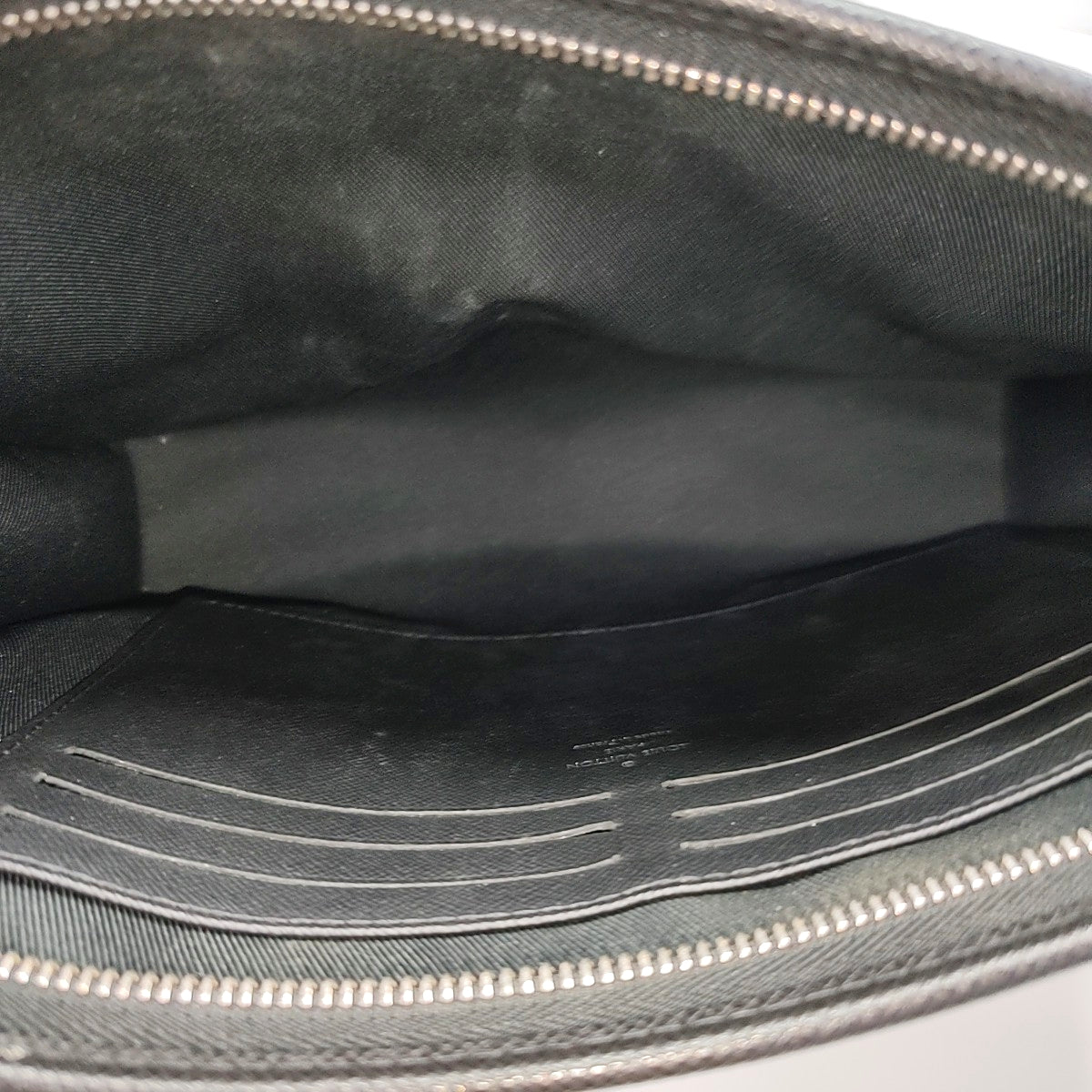 Pochette Voyag MM Calfskin Black
