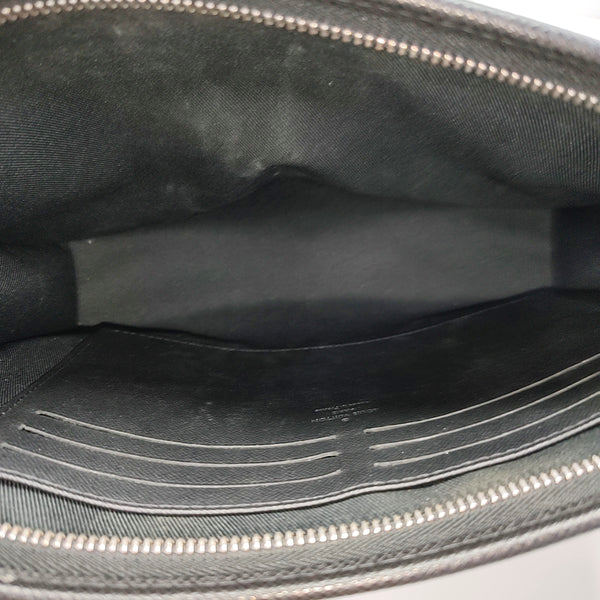 Pochette Voyag MM Calfskin Black