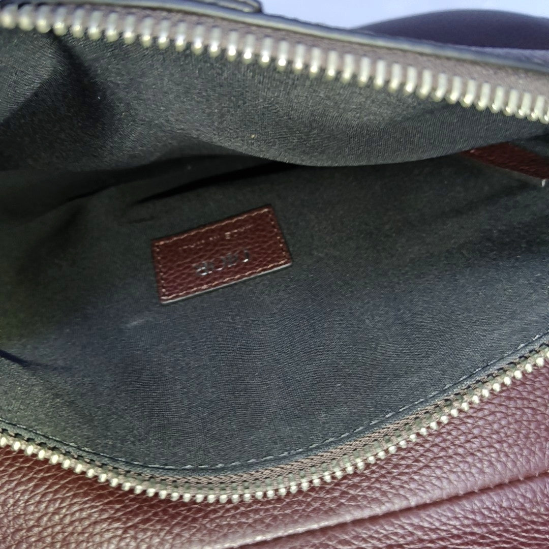 Saddle mediano de piel de ternera marrón