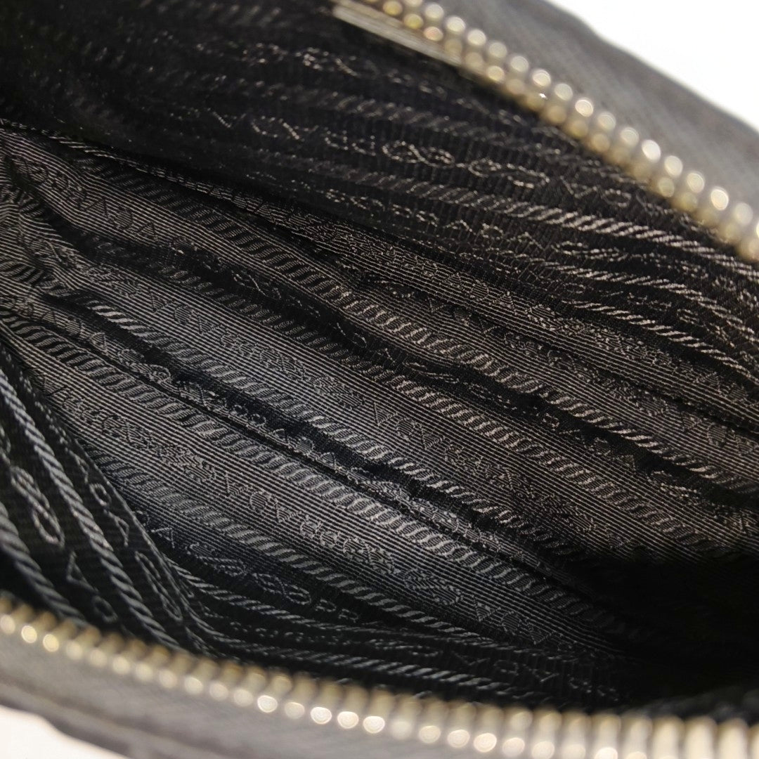 Authenticated pre-owned  Re-Edition2005 Nylon Black - Shoulder Bag at Looply