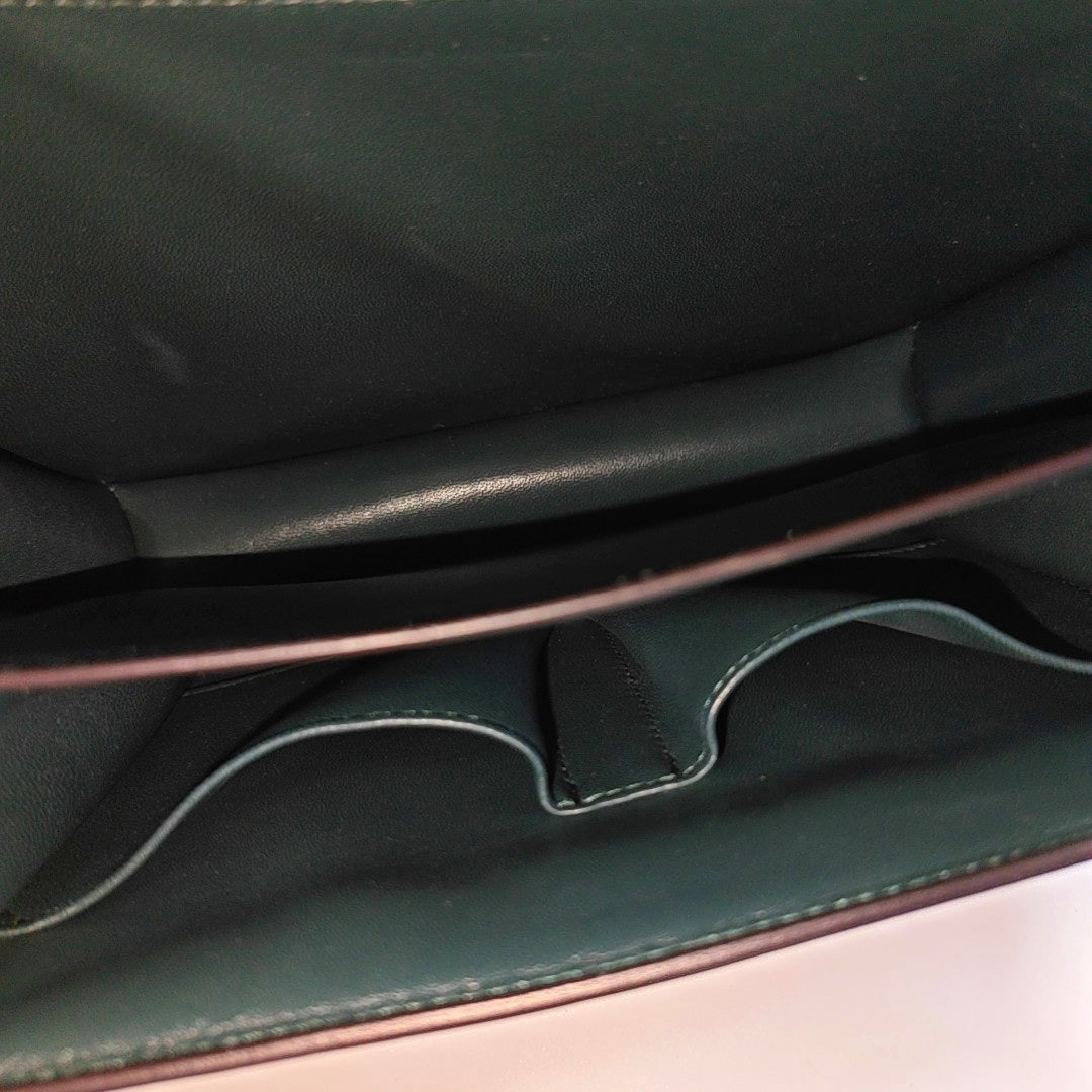Authenticated pre-owned  CLASSIC BOX Medium Calfskin Green - Shoulder Bag at Looply
