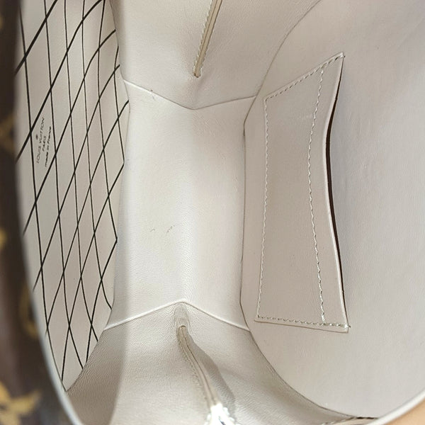 BOITE CHAPEAU PM Monogram Coated Canvas Brown