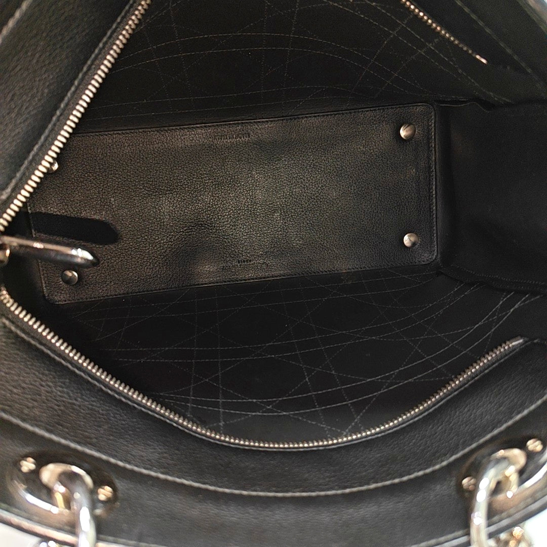 Nwts Ultra Med Quilted Calfskin Black