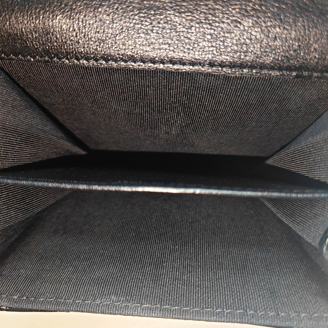 CLASSIC FLAP Quilted Patent Leather Black Card Holder