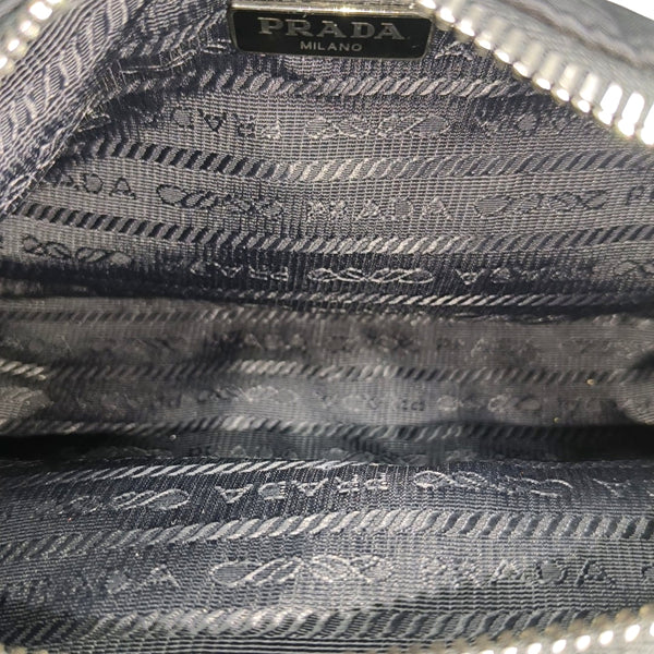 Authenticated pre-owned  Re-Edition2005 Nylon Black - Shoulder Bag at Looply