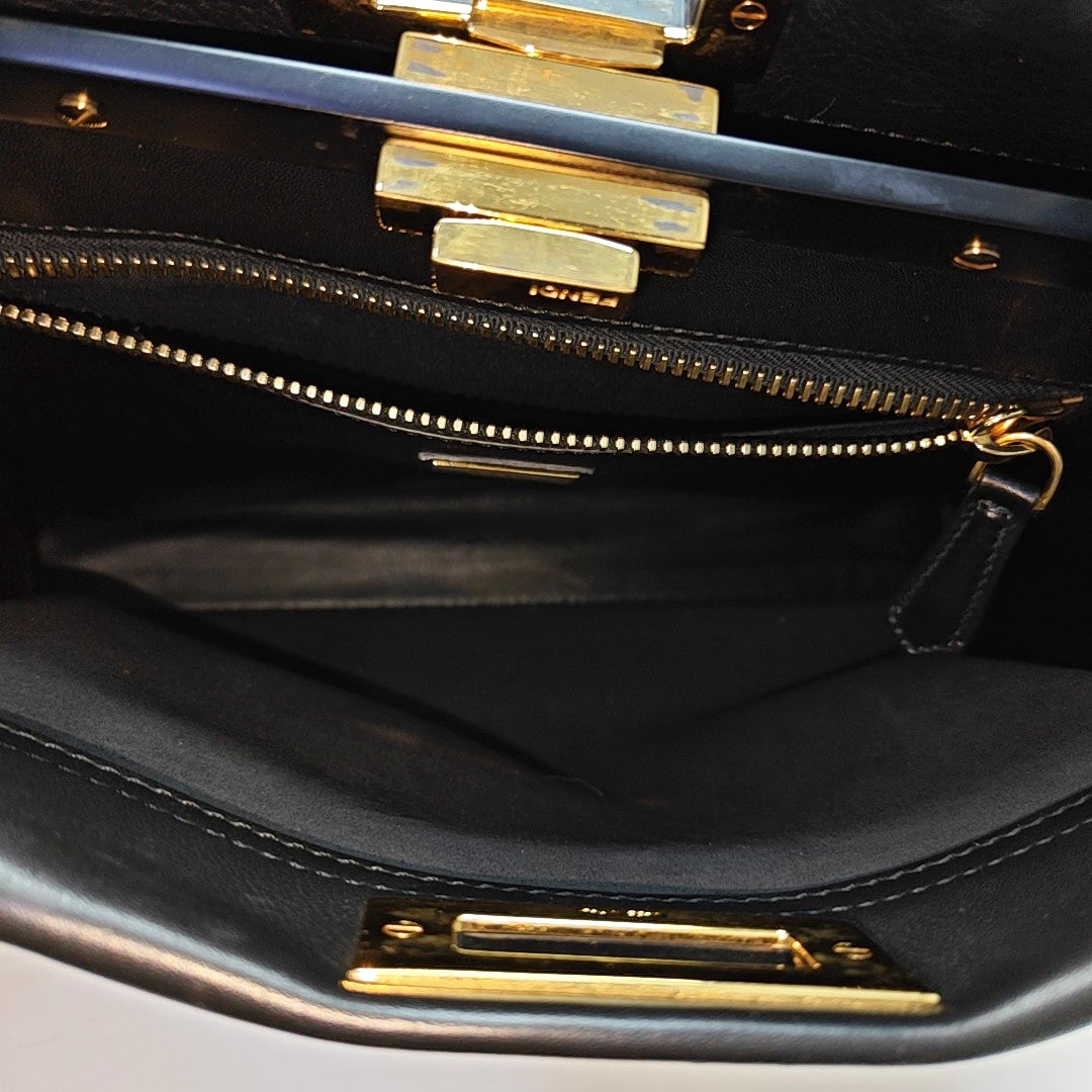 Peekaboo  Essential Calfskin Black