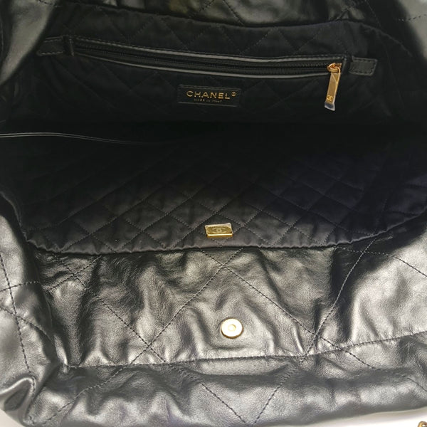 CHANEL 22 Medium Quilted Calfskin Black