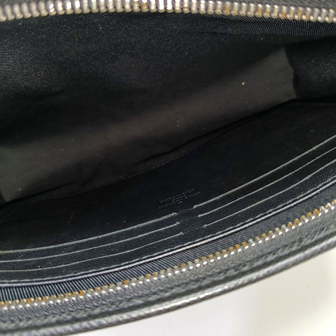 Pochette Voyag MM Calfskin Black