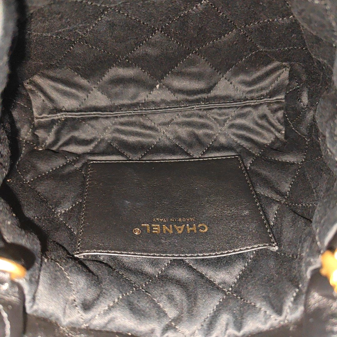 CHANEL 22 Mini Quilted Calfskin Black