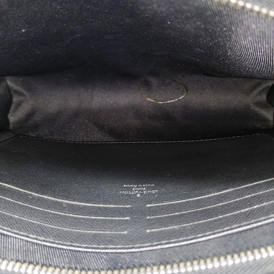 Pochette Voyag MM Calfskin Black