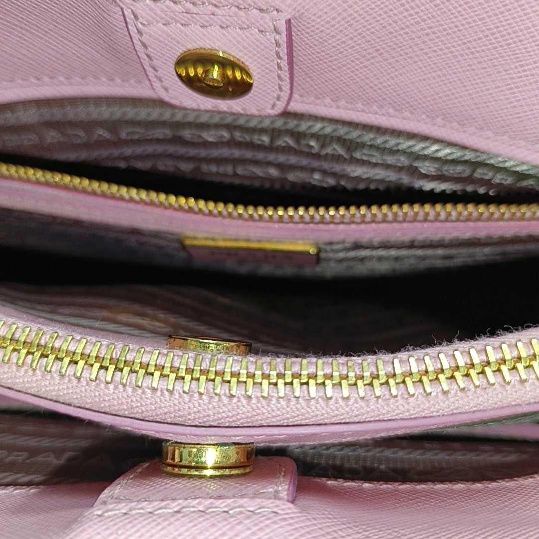Authenticated pre-owned  Galleria Medium Saffiano Calfskin Pink - Tote Bag at Looply