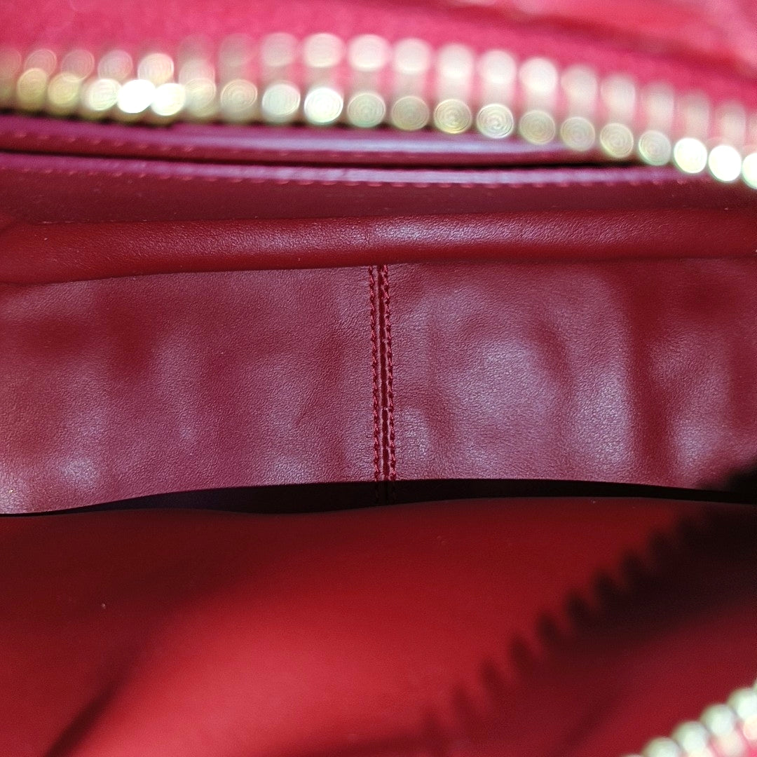Authenticated pre-owned  Gancini Quilted Calfskin Red - Shoulder Bag at Looply