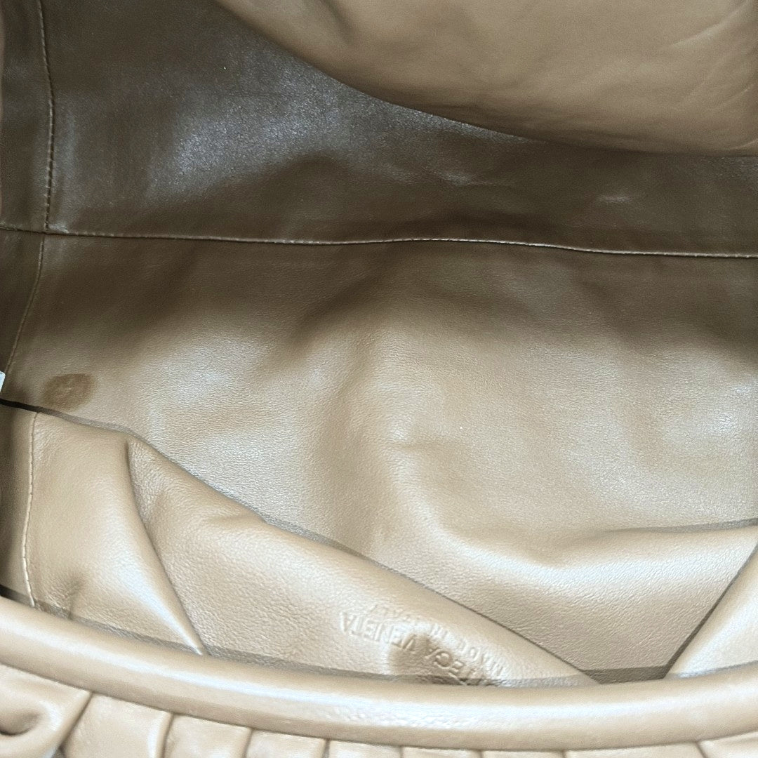 Authenticated pre-owned  The Pouch Calfskin Brown - Clutch at Looply