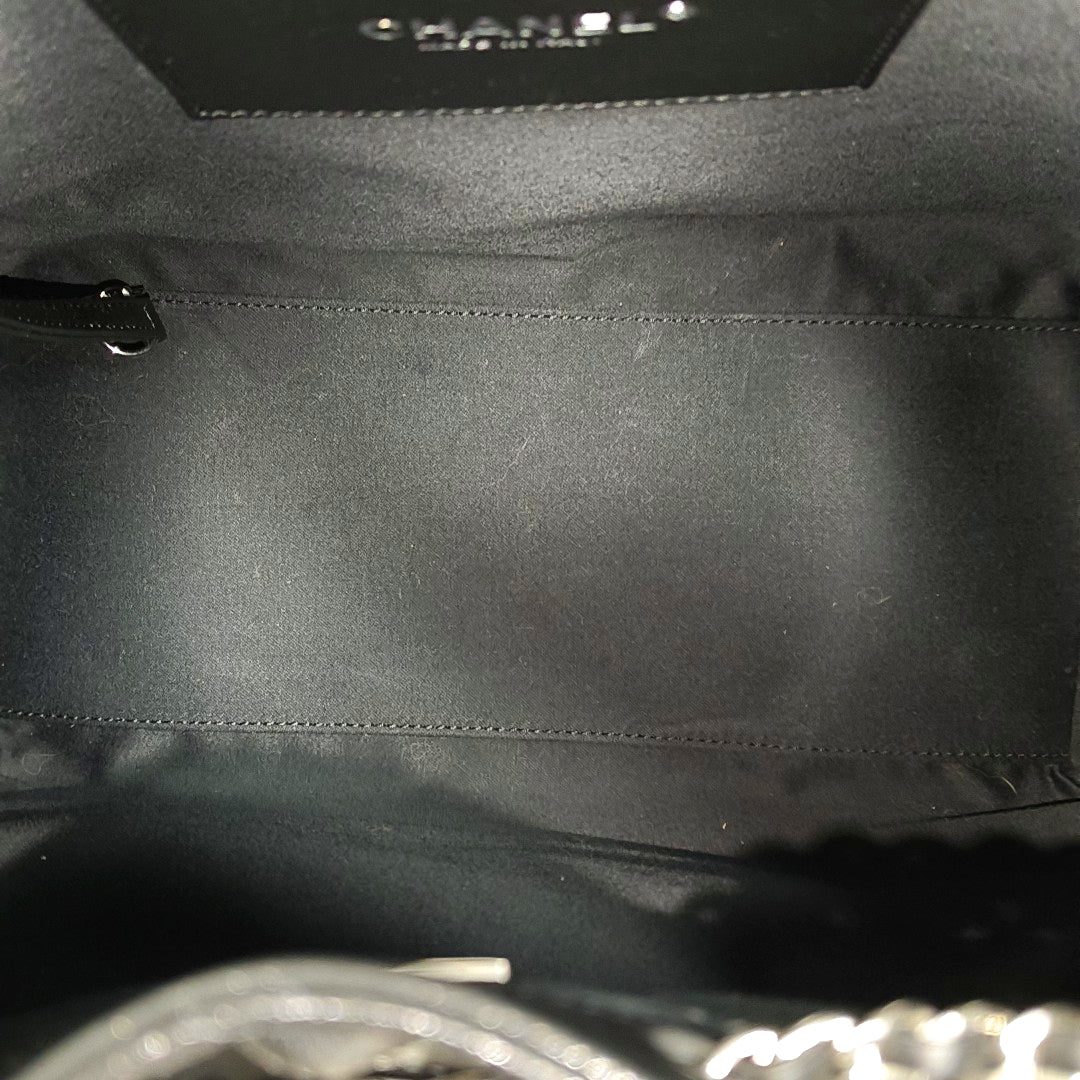 CHANEL 25 Medium Quilted Calfskin Black