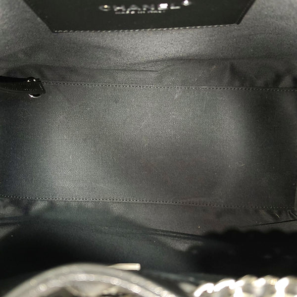 CHANEL 25 Medium Quilted Calfskin Black
