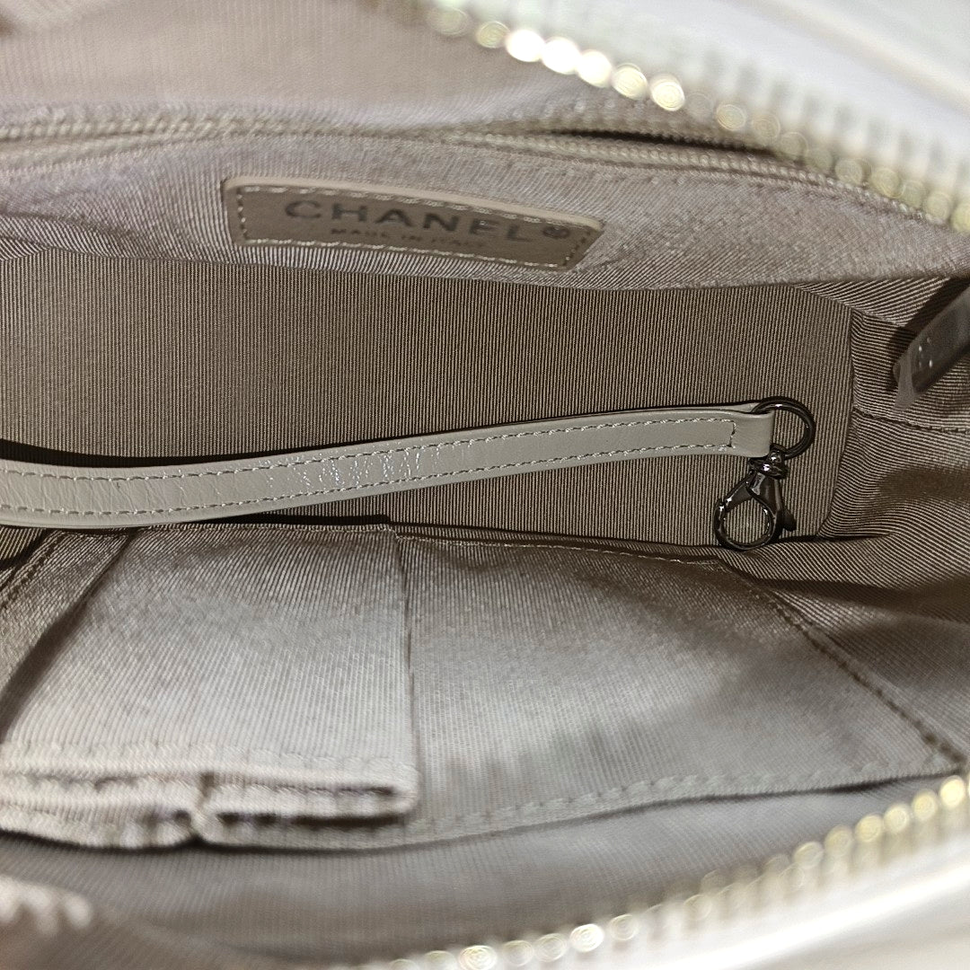 GABRIELLE Small Chevron Calfskin Beige