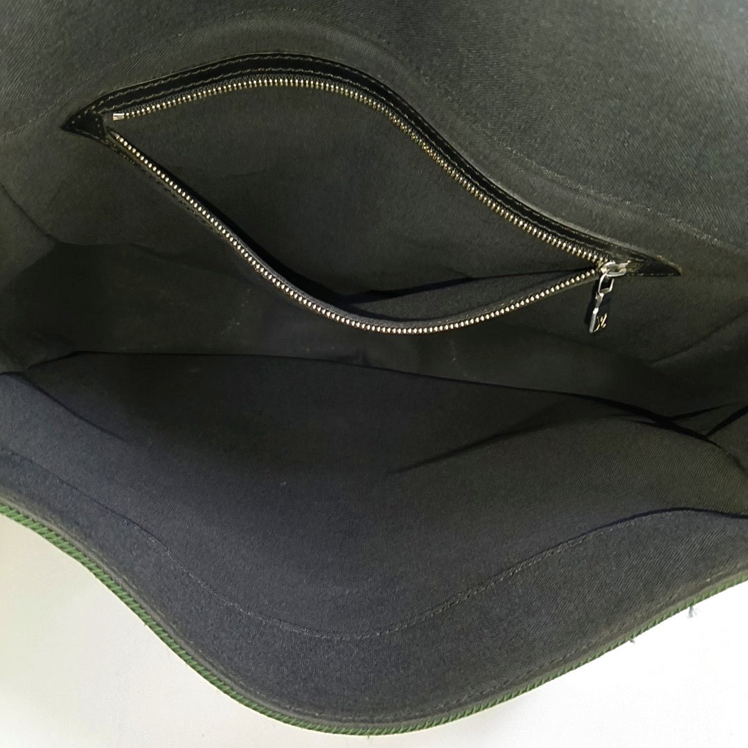 VIKTOR Calfskin Black