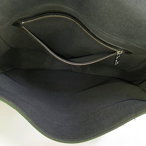 VIKTOR Calfskin Black