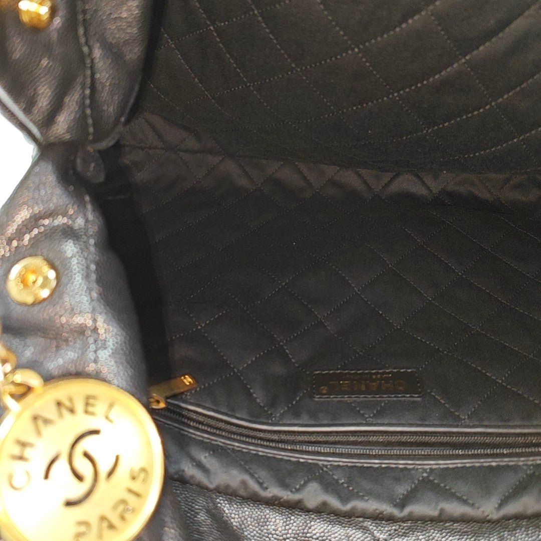 CHANEL 22 Medium Quilted Grained Calfskin Black