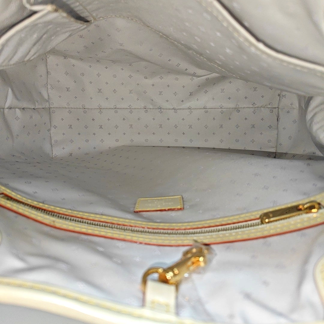 LE MAJESTUEUX Calfskin Beige