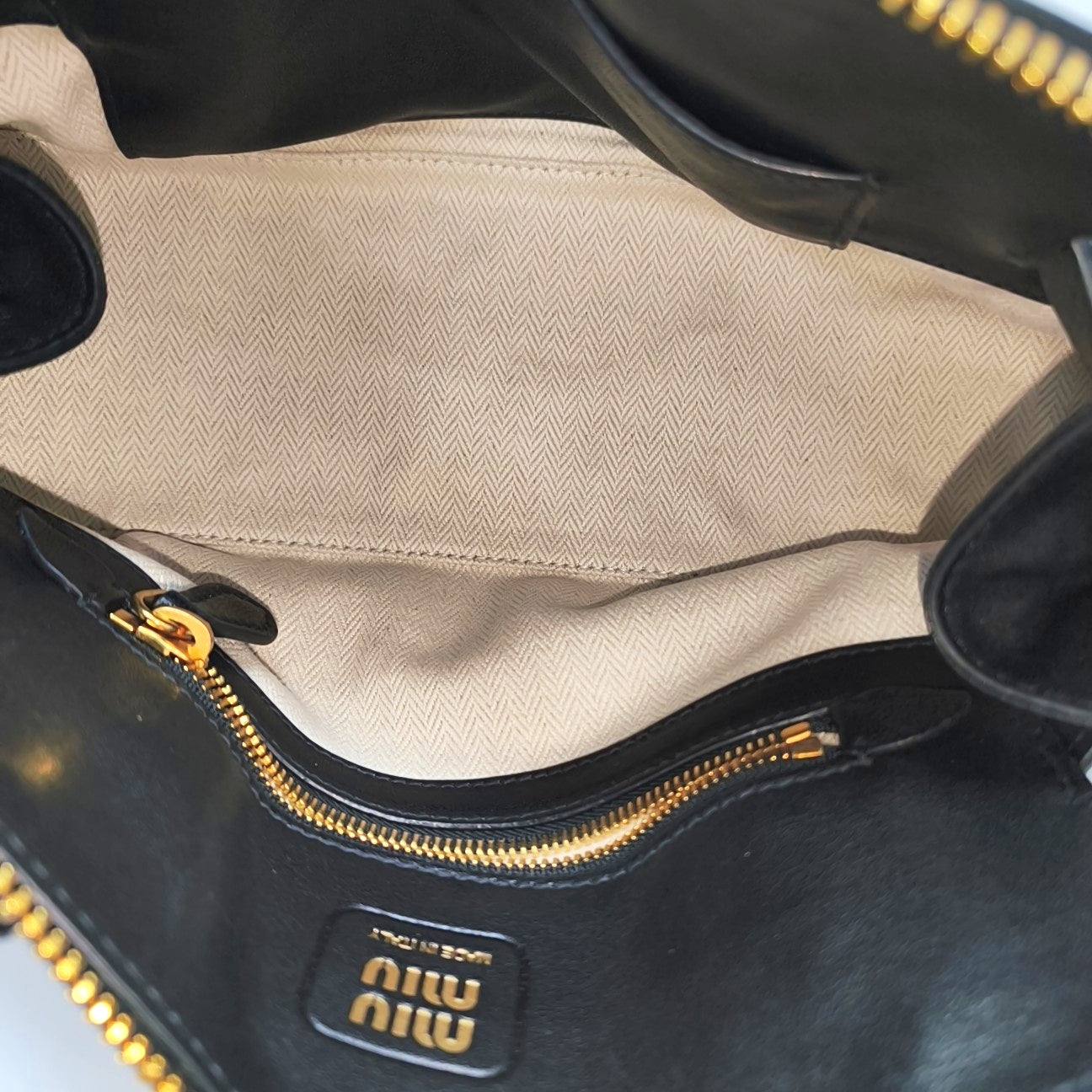 Aventure Lambskin Black